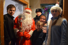 Сотрудники полиции Ирбита и члены Общественного совета при МО МВД России «Ирбитский» принимают участие в акции «Полицейский Дед Мороз»