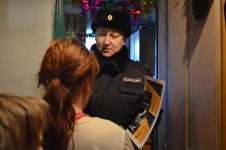 Сотрудники полиции Ирбита и члены Общественного совета при МО МВД России «Ирбитский» принимают участие в акции «Полицейский Дед Мороз»