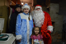 Сотрудники полиции Ирбита и члены Общественного совета при МО МВД России «Ирбитский» принимают участие в акции «Полицейский Дед Мороз»