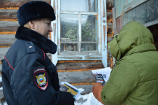 Сотрудники полиции Ирбита и члены Общественного совета при МО МВД России «Ирбитский» принимают участие в акции «Полицейский Дед Мороз»