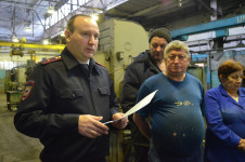 Ирбитские полицейские проводят профилактически беседы по мошенничеству с трудовыми коллективами города и района