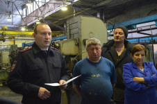 Ирбитские полицейские проводят профилактически беседы по мошенничеству с трудовыми коллективами города и района