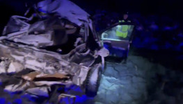 Сотрудники Госавтоинспекции Ирбита выясняют причины и обстоятельства ДТП с участием бензовоза и легкового автомобиля