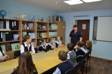 Сотрудники Госавтоинспекции  в преддверии зимних каникул проводят профилактические беседы с детьми в учреждениях дополнительного образования