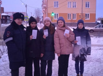 26 января на маршруте «Дом-школа-дом» обучающиеся 7 и 8 класса школы № 3 г. Ирбита приняли участие в акции «Засветись!»