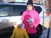 Отряд ЮИД "Светофорик" МБДОУ №20 г. Ирбита совместно с сотрудником Госавтоинспекции провели акцию "Ладошка безопасности"