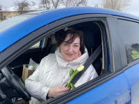 Одними из первых с цветами вместо протоколов на дороги области вышли автоинспекторы г. Ирбита