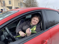 Одними из первых с цветами вместо протоколов на дороги области вышли автоинспекторы г. Ирбита