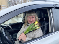 Одними из первых с цветами вместо протоколов на дороги области вышли автоинспекторы г. Ирбита
