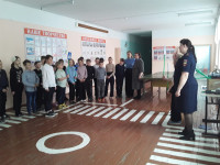 Сотрудники Госавтоинспекции Ирбита проводят занятия с школьниками на учебно-тренировочных перекрестках