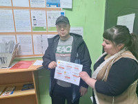 Сотрудники отдела по вопросам миграции ОВД Ирбита проводят информирование граждан о мошеннических схемах и способах защиты от них