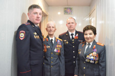 Ирбитские полицейские поздравили ветеранов МВД, прошедших годы войны, с Днём Победы