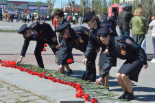 Ирбитские полицейские возложили цветы к мемориалу памяти ирбитчан, павших в годы Великой Отечественной войны