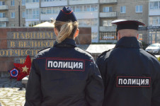 Ирбитские полицейские возложили цветы к мемориалу памяти ирбитчан, павших в годы Великой Отечественной войны