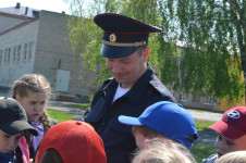 В Ирбите сотрудники полиции познакомили школьников с профессией полицейского