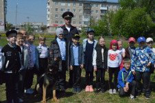 В Ирбите сотрудники полиции познакомили школьников с профессией полицейского