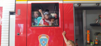 И вновь дети в гостях у пожарных