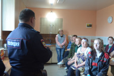 В Ирбите участковый уполномоченный полиции проводит профилактику мошенничества на своих административных участках