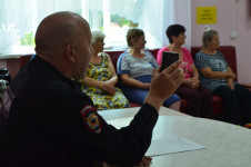 Полиция Ирбита продолжает проводить профилактические беседы по мошенничеству с гражданами пожилого возраста