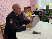 Полиция Ирбита продолжает проводить профилактические беседы по мошенничеству с гражданами пожилого возраста