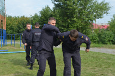 Сотрудники полиции Ирбита провели акцию «Зарядка со стражем порядка-2023»