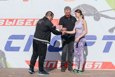 На открытии Всероссийского дня бега «Кросс нации» вручены знаки отличия комплекса ГТО