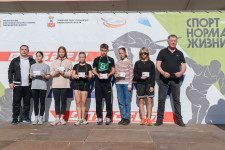 На открытии Всероссийского дня бега «Кросс нации» вручены знаки отличия комплекса ГТО
