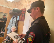 Полиция Ирбита проводит профилактические беседы с гражданами по теме мошенничества