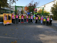 Сотрудники Госавтоинспекции проводят профилактические акции «Шагающий автобус»