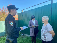 Полиция Ирбита проводит профилактические беседы с гражданами по теме мошенничества