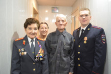 Ирбитские полицейские поздравили ветеранов МВД с Днем пожилого человека
