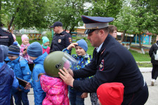 Сотрудники полиции города Ирбита организовали детский праздник