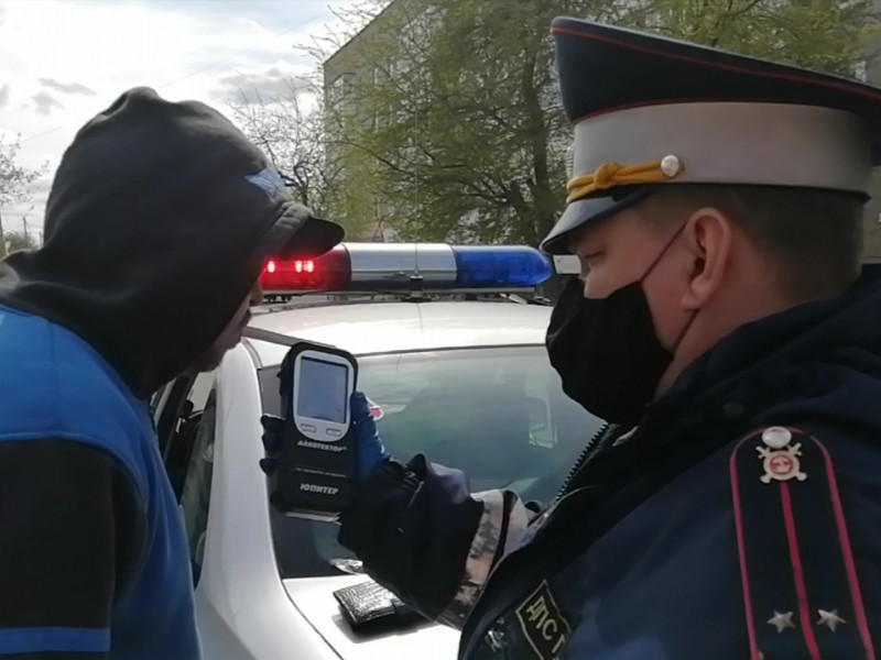 Сотрудники ГИБДД будут проверять водителей на трезвость