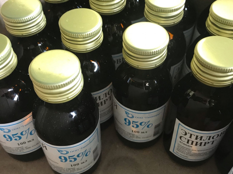 В Ирбите полицейские совместно с активистами проекта "Народный контроль" выявили факты незаконной продажи алкогольной и табачной продукции