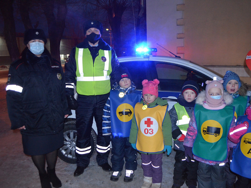 Сотрудники Госавтоинспекции Ирбита приняли участие в мероприятии, посвященном Дню матери