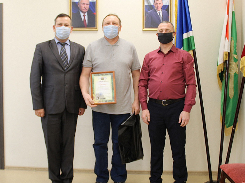 Игрокам хоккейной команды Ирбитского района вручили грамоты и памятные подарки