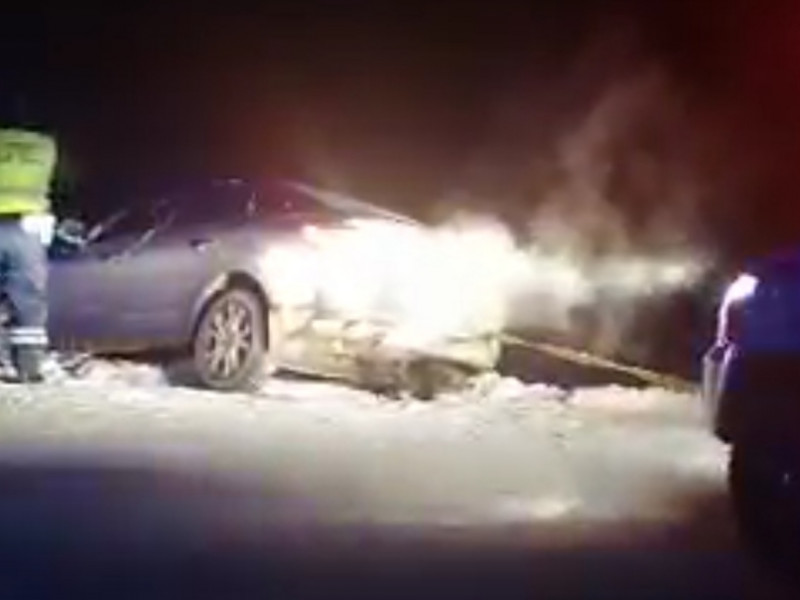 Сотрудники ирбитской Госавтоинспекции помогли мужчине и женщине, съехавшим на автомобиле в кювет