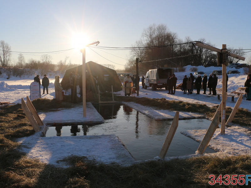 В Ирбите начались крещенские купания (ФОТО, ВИДЕО)