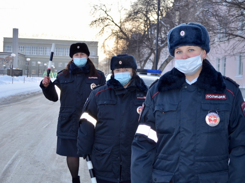 В Ирбите на страже дорожного порядка женский патруль ГИБДД