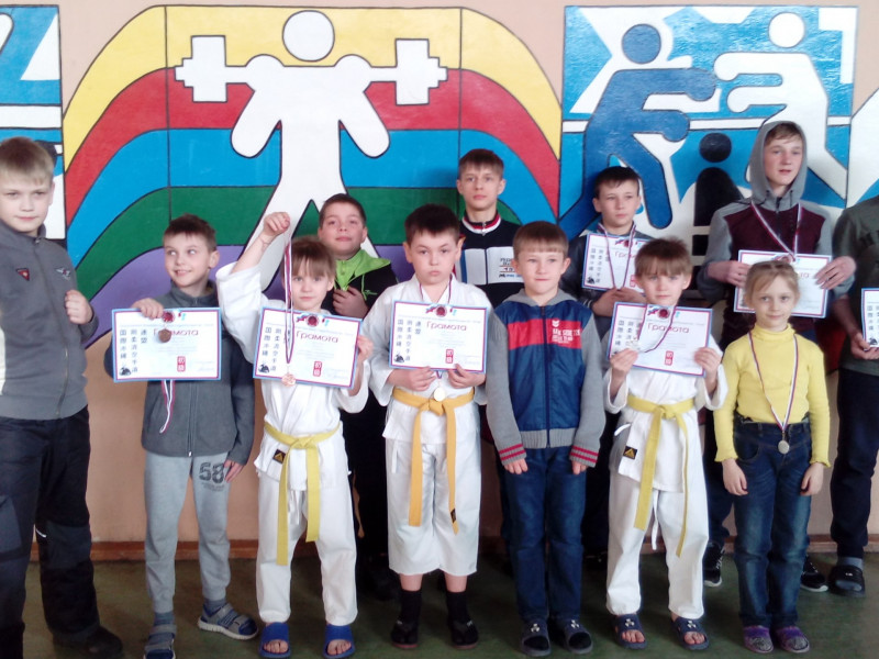 Заслуженные награды юных единоборцев