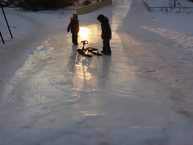Алексей Кононов приглашает ребят на горку и ледовый скат