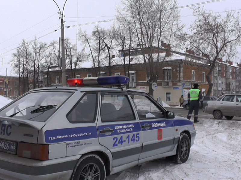 Инспекторы ГИБДД Ирбита применили табельное оружие для остановки водителя, управлявшего автомобилем в состоянии опьянения (Видео)