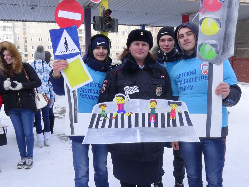 Изучаем ПДД везде