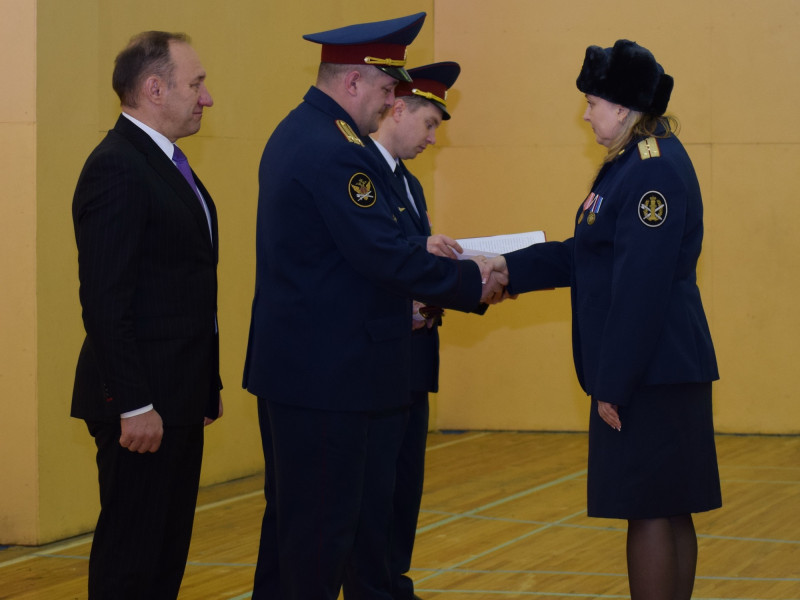 В СИЗО-2 прошло торжественное построение, посвященное празднованию Дня работников СИЗО и тюрем