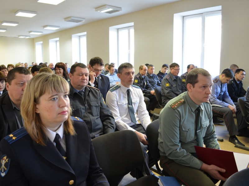 В Ирбите следователей поздравили с профессиональным праздником