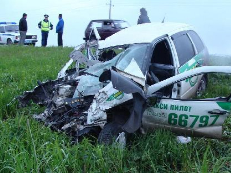 В результате столкновения двух автомобилей погиб один из водителей