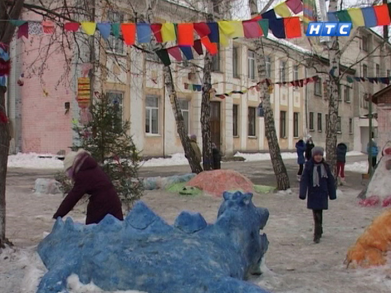 В 13 школе – снежный городок