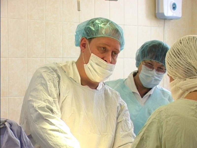 Главный хирург Свердловской области оперирует в Ирбите