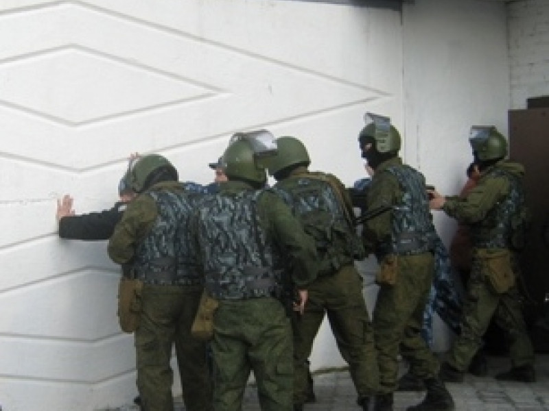 Дважды судимый житель Ирбита пытался перебросить в тавдинскую колонию запрещенные предметы