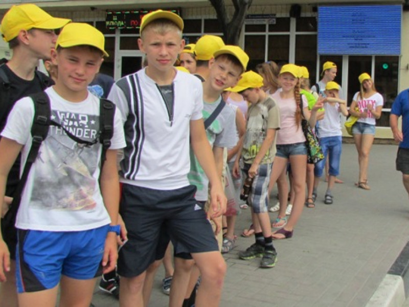 С Черноморского побережья вернулась группа ребят из тринадцатой школы